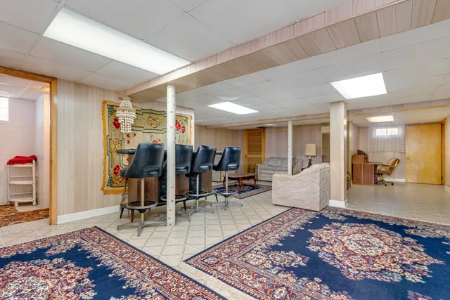 $359,900 | 10610 Essex Street, Westchester, IL 60154