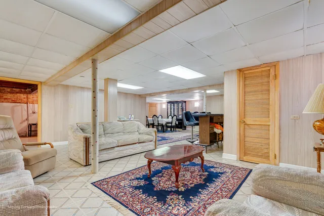 $359,900 | 10610 Essex Street, Westchester, IL 60154