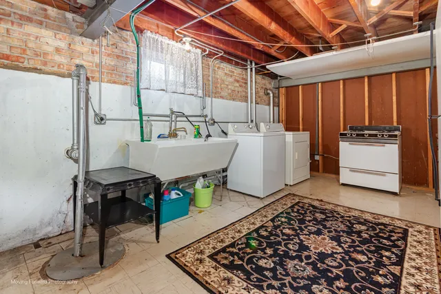 $359,900 | 10610 Essex Street, Westchester, IL 60154