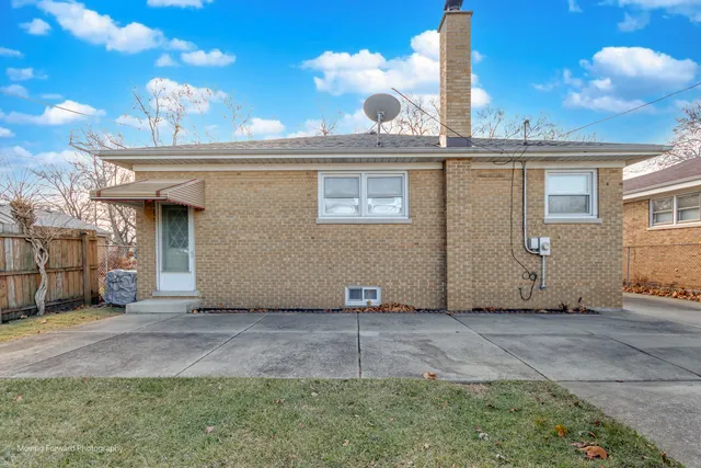 $359,900 | 10610 Essex Street, Westchester, IL 60154