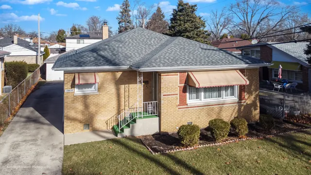 $359,900 | 10610 Essex Street, Westchester, IL 60154