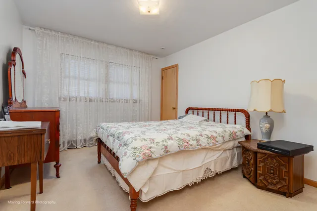 $359,900 | 10610 Essex Street, Westchester, IL 60154