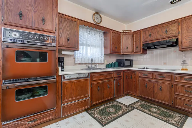 $359,900 | 10610 Essex Street, Westchester, IL 60154