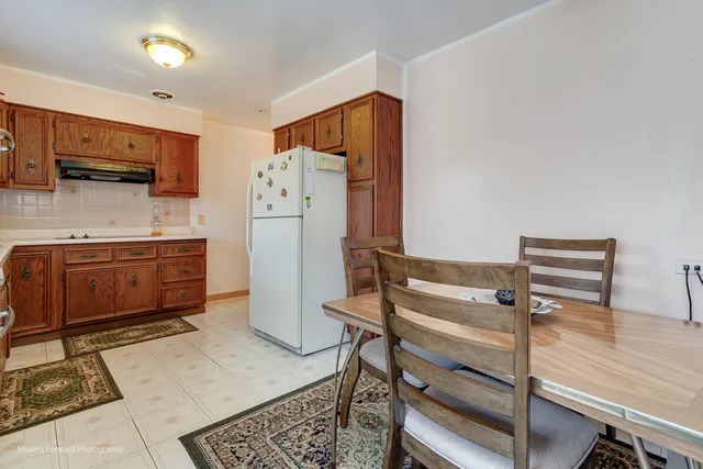 $359,900 | 10610 Essex Street, Westchester, IL 60154