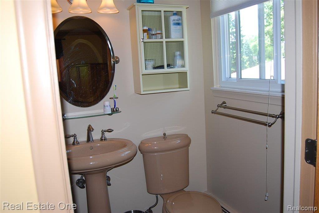 857 Briar Court Rochester, MI 48309 - Photo 13 of 22 Master Bath