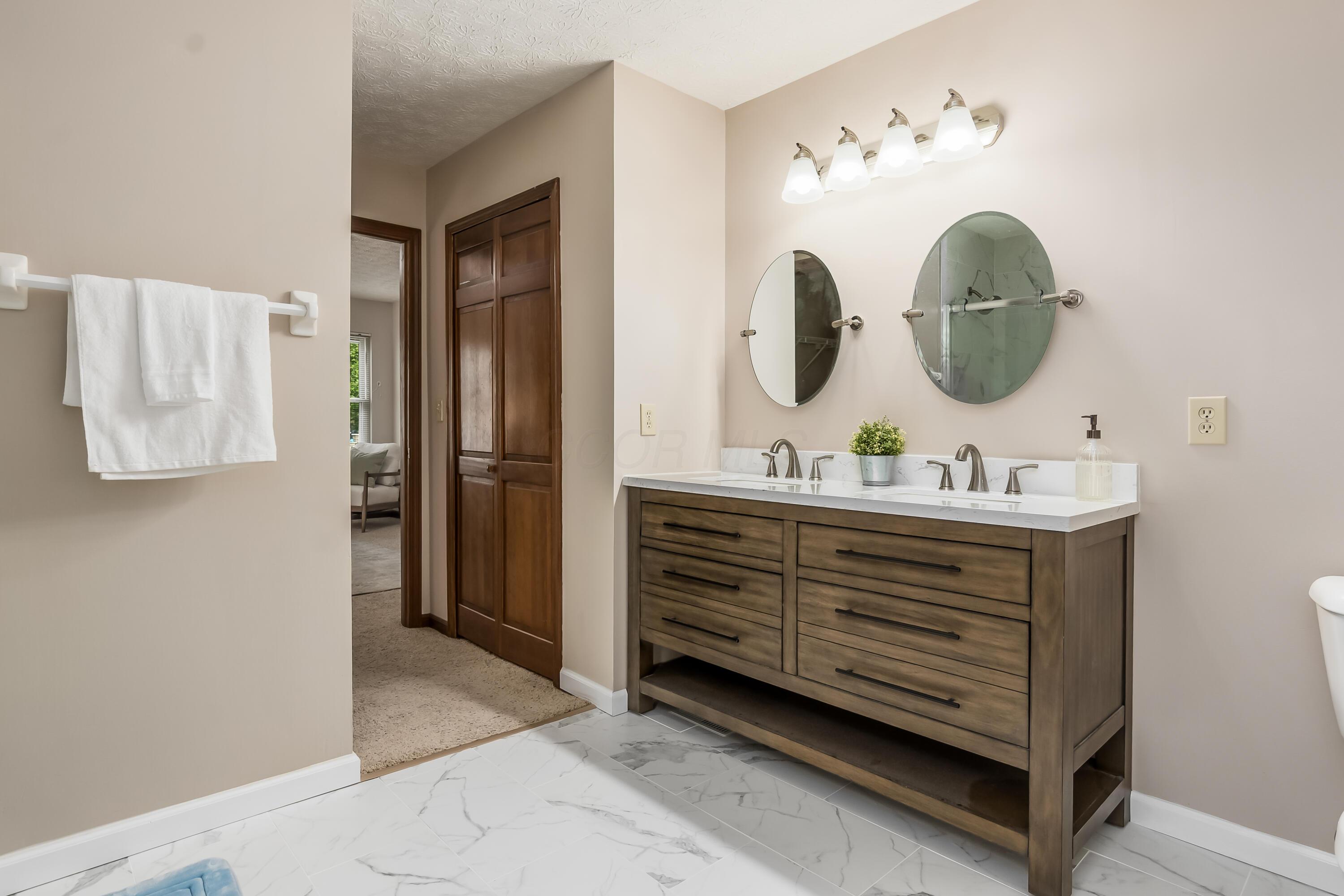 5839 Castleknock Road Dublin, OH 43016 - Photo 29 of 47 First floor primary suite