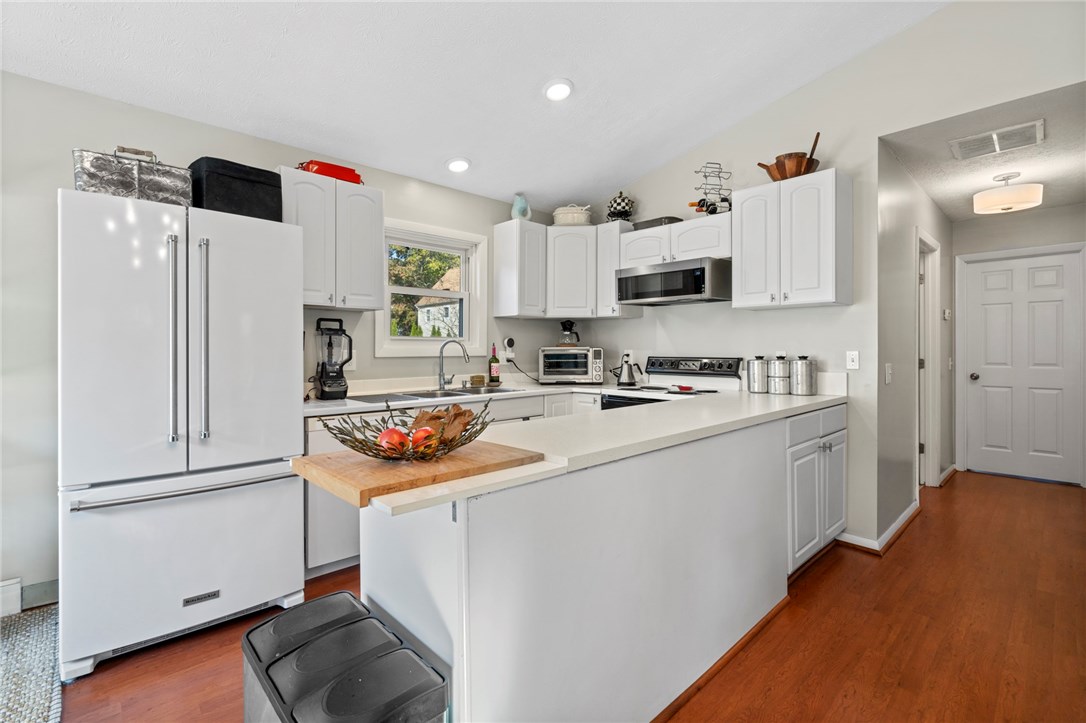 101 Conanicus Road Narragansett, RI 02882 - Photo 8 of 24