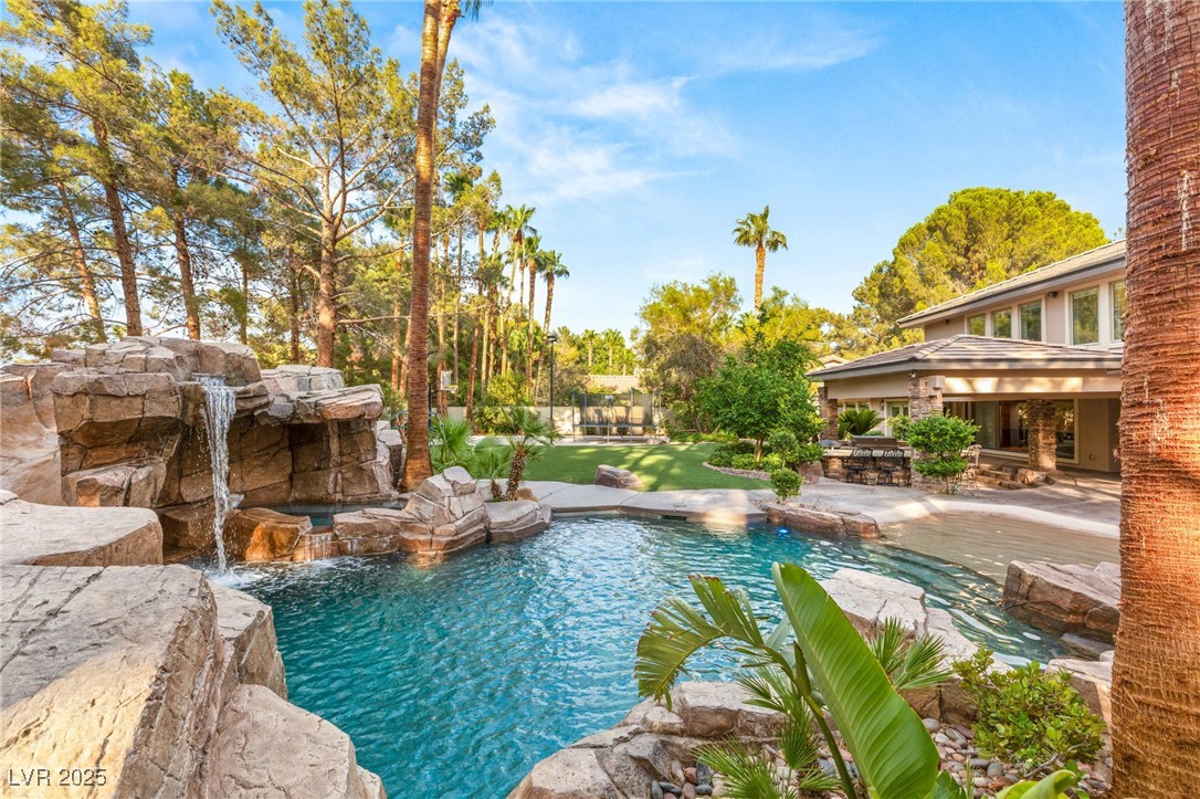 105 Quail Run Road Henderson, NV 89014 - Photo 60 of 88 Swimming pool with a patio