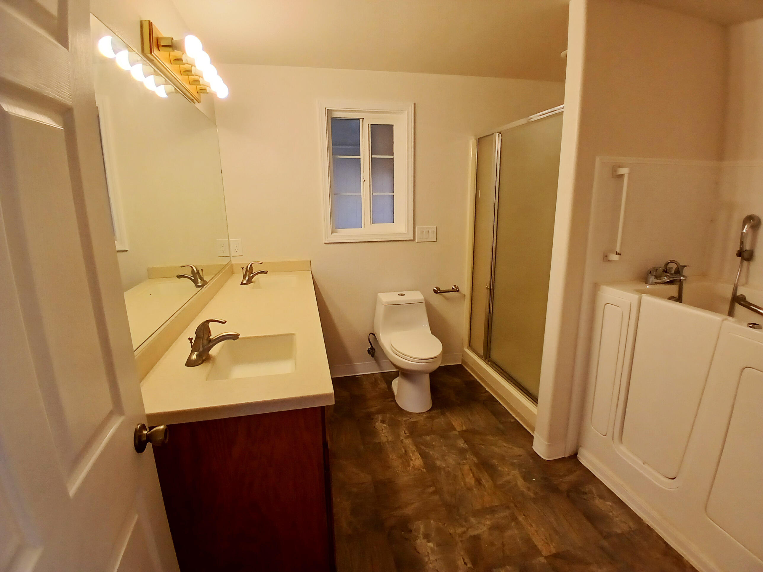 1360 West Linn Road Eagle Point, OR 97524 - Photo 19 of 42