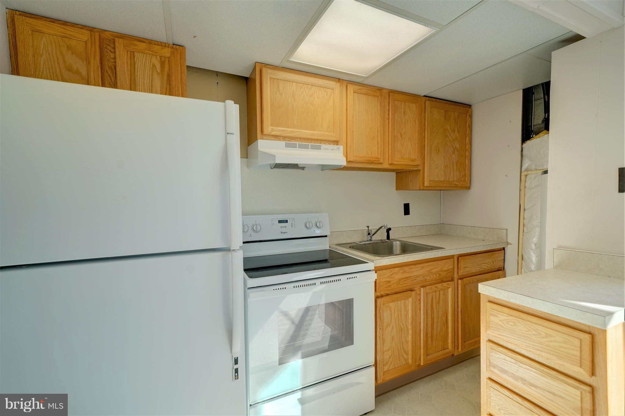 9923 Maidbrook Road Baltimore, MD 21234 - Photo 19 of 30 Wetbar kitchenette for outdoor deck parties