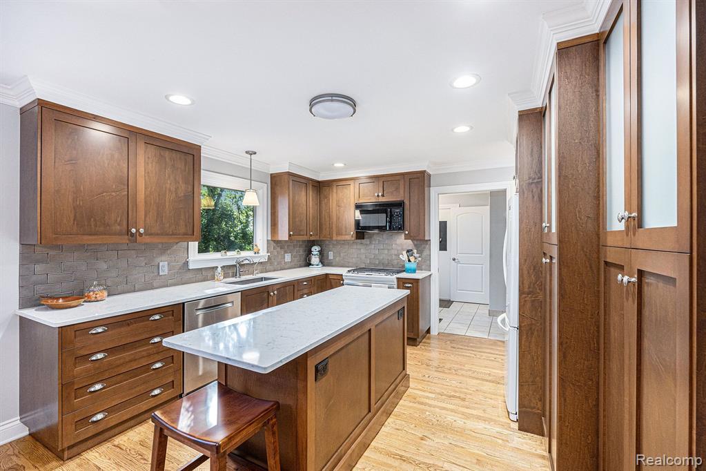 4495 Maybee Road Lake Orion, MI 48359 - Photo 6 of 34