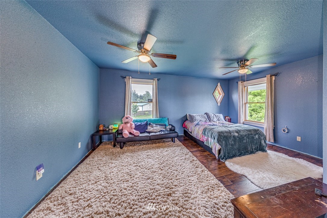 10 Klahn Country Road Sequim, WA 98382 - Photo 22 of 40 a living room with a bed furniture and a window