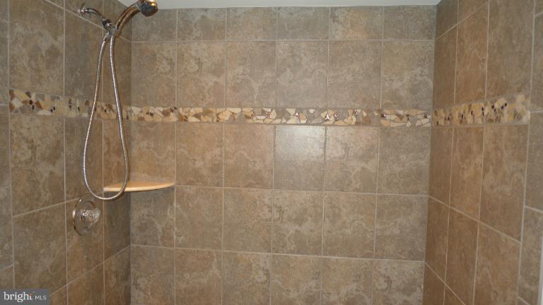 13852 Penn Shop Road Mount Airy, MD 21771 - Photo 14 of 30 a bathroom with a shower