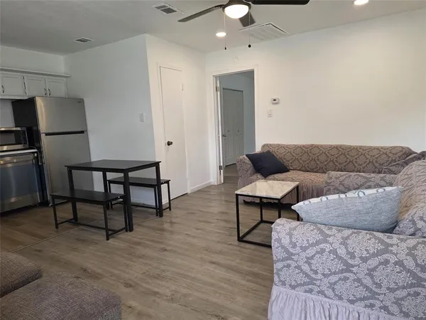 $1,550 | 853 Broadway Avenue, Unit B, Euless, TX 76040