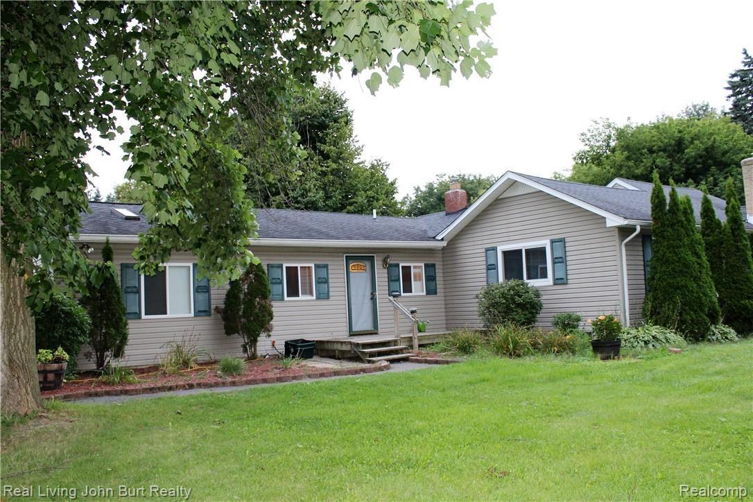 864 Orion Road Lake Orion, MI 48362 - Photo 1 of 19 Exterior 1.JPG