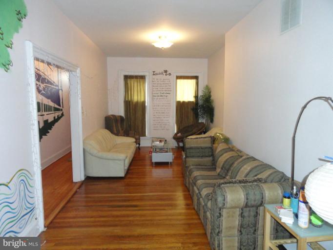 33 South Calhoun Street Baltimore, MD 21223 - Photo 5 of 29 Living Room