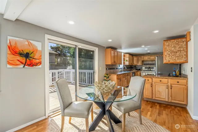 $880,000 | 21419 3rd Avenue South, Des Moines, WA 98198