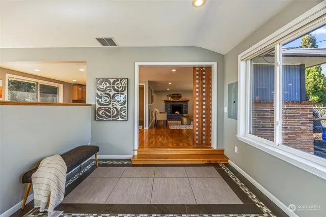 $880,000 | 21419 3rd Avenue South, Des Moines, WA 98198