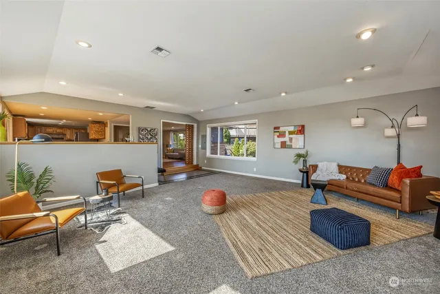 $880,000 | 21419 3rd Avenue South, Des Moines, WA 98198