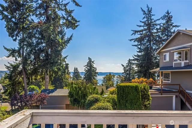 $880,000 | 21419 3rd Avenue South, Des Moines, WA 98198