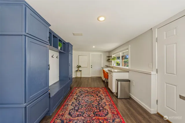 $880,000 | 21419 3rd Avenue South, Des Moines, WA 98198