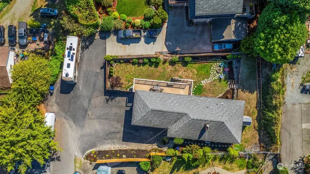 $880,000 | 21419 3rd Avenue South, Des Moines, WA 98198