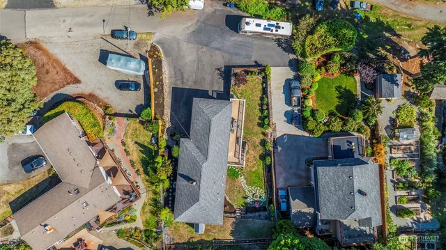 $880,000 | 21419 3rd Avenue South, Des Moines, WA 98198