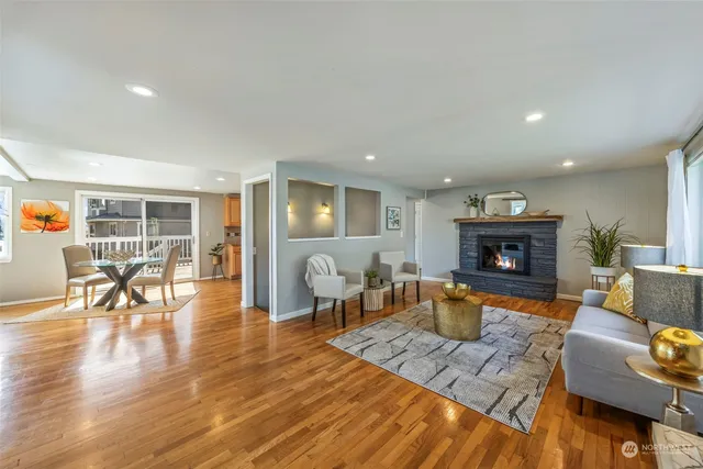 $880,000 | 21419 3rd Avenue South, Des Moines, WA 98198