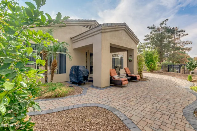 $2,975 | 3922 East Carson Road, Phoenix, AZ 85042