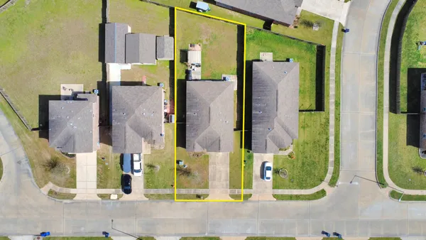 $2,250 | 2430 Regatta Lane, Texas City, TX 77568