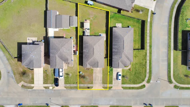 $2,250 | 2430 Regatta Lane, Texas City, TX 77568