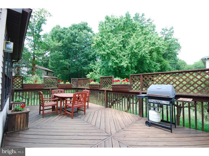 110 White Oak Road Cherry Hill, NJ 08034 - Photo 15 of 25 Deck