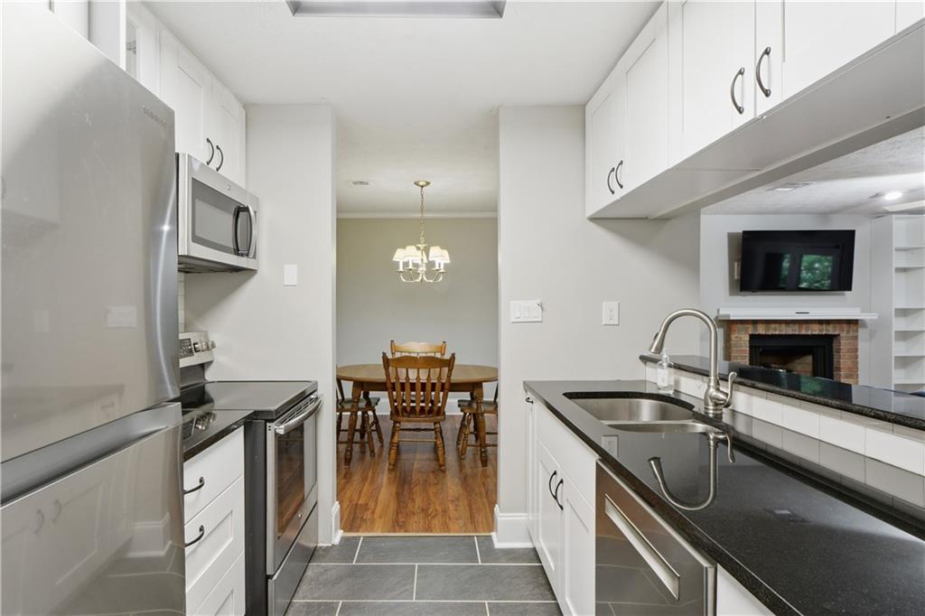 612 Tuxworth Circle Decatur, GA 30033 - Photo 12 of 46