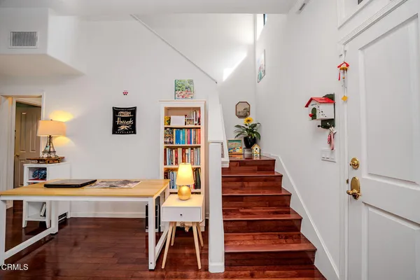 a view of entryway with furniture