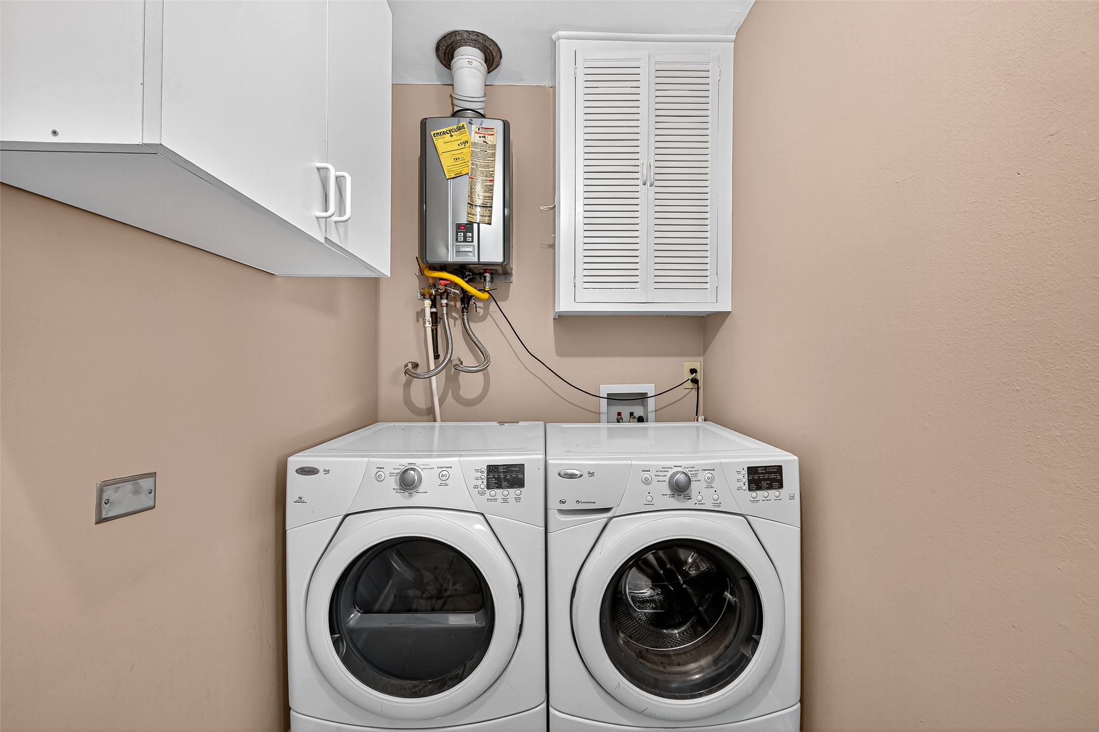 5734 Sanford Road Houston, TX 77096 - Photo 34 of 48 a utility room with dryer and washer