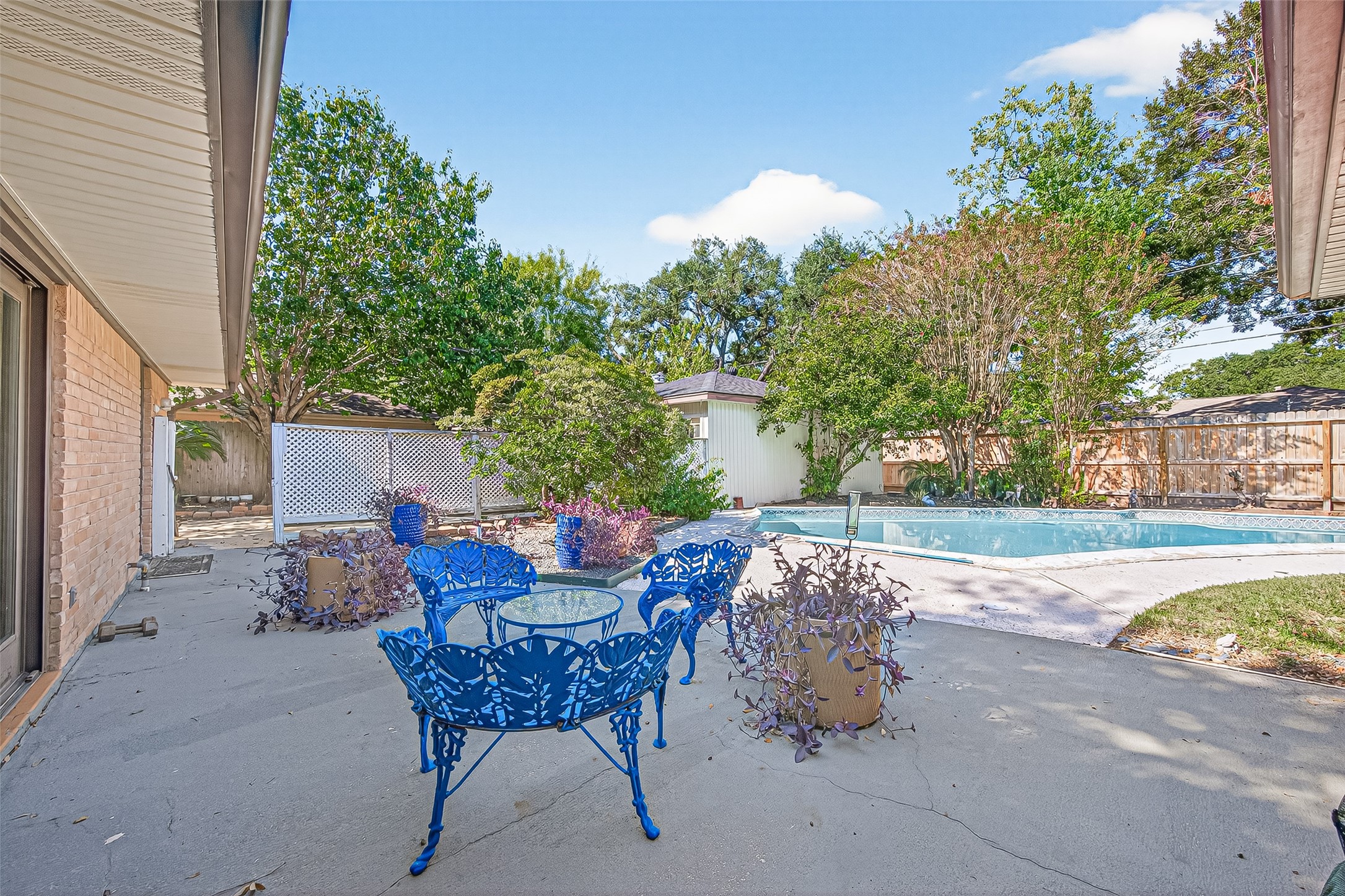5734 Sanford Road Houston, TX 77096 - Photo 36 of 48 a view of a patio with table and chairs and potted plants