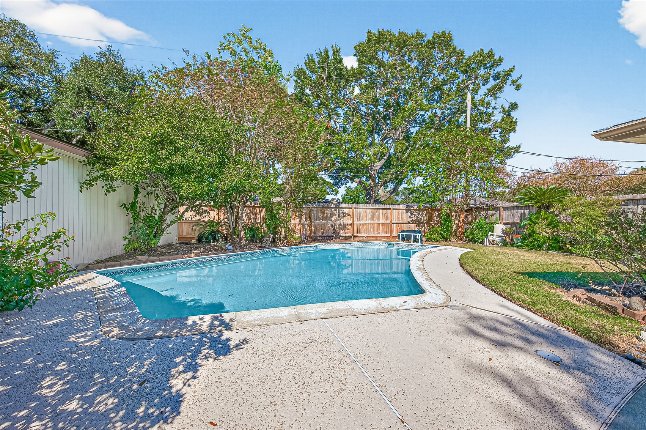 5734 Sanford Road Houston, TX 77096 - Photo 41 of 48 a view of a backyard with plants and a patio