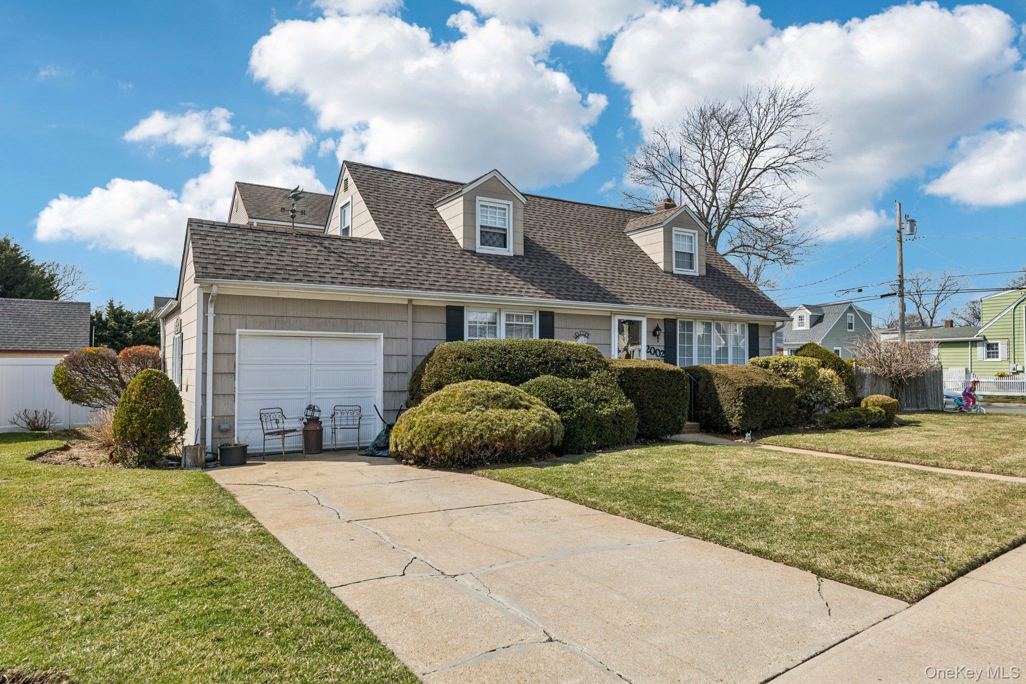 2002 Murray Place Merrick, NY 11566 - Photo 2 of 37 Front View