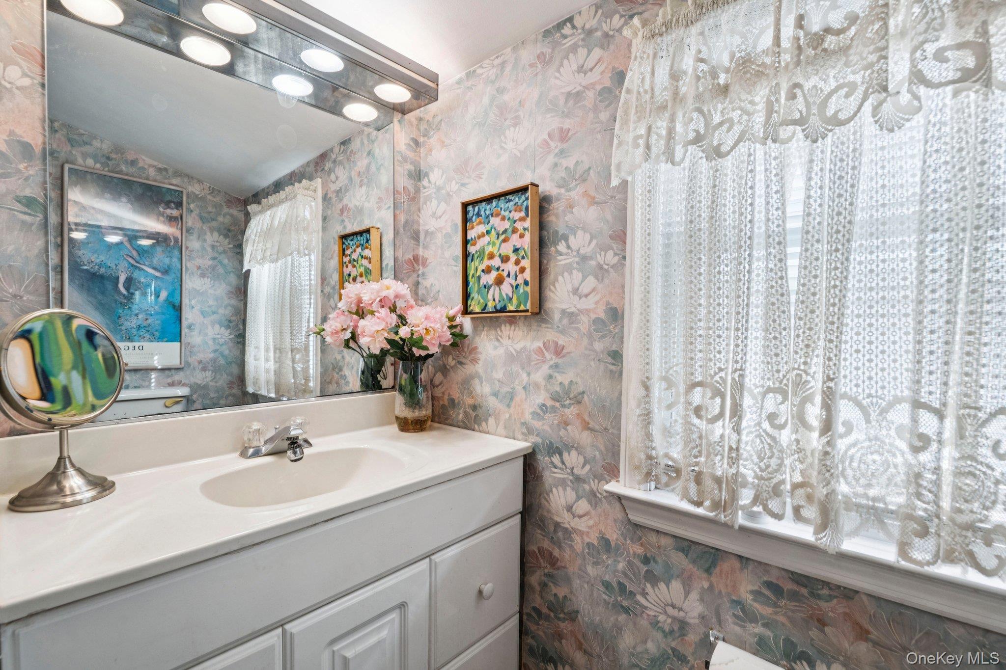 2002 Murray Place Merrick, NY 11566 - Photo 23 of 37 Upstairs