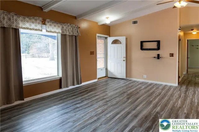 $375,000 | 2486 Evanwood Road, Bath, PA 18014