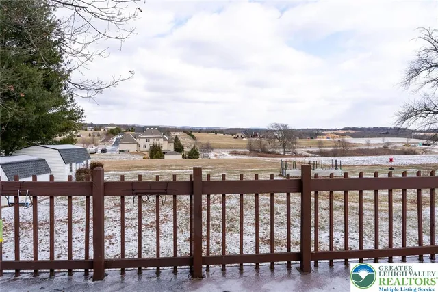 $375,000 | 2486 Evanwood Road, Bath, PA 18014