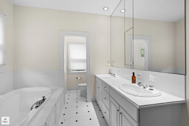 $1,529,000 | 1133 Manor Drive, Wilmette, IL 60091