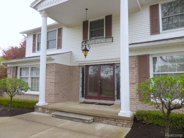 25551 Wykeshire Road Farmington Hills, MI 48336 - Photo 2 of 46