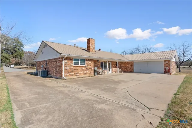 $489,000 | 100 Sunny Lane, Gatesville, TX 76528
