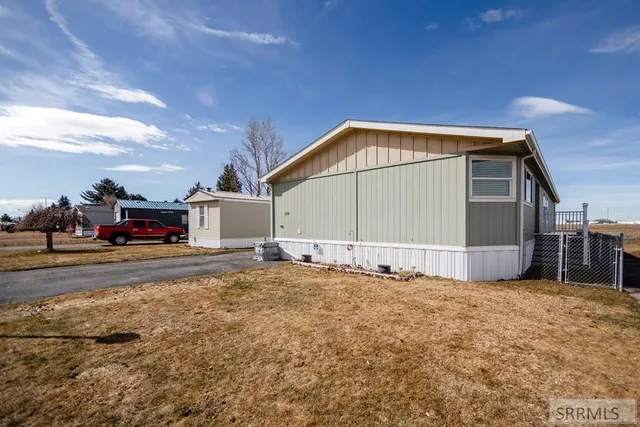 $205,000 | 2139 North Pinewood Drive, Idaho Falls, ID 83401