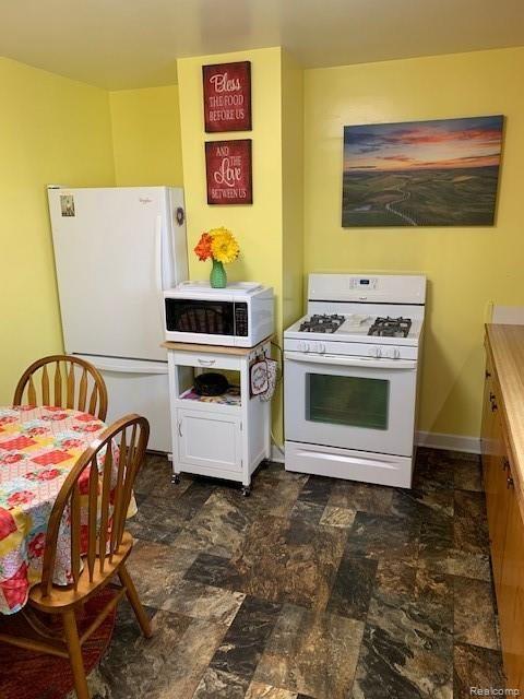 8178 East Potter Road Davison, MI 48423 - Photo 6 of 33 IMG_2361.jpg