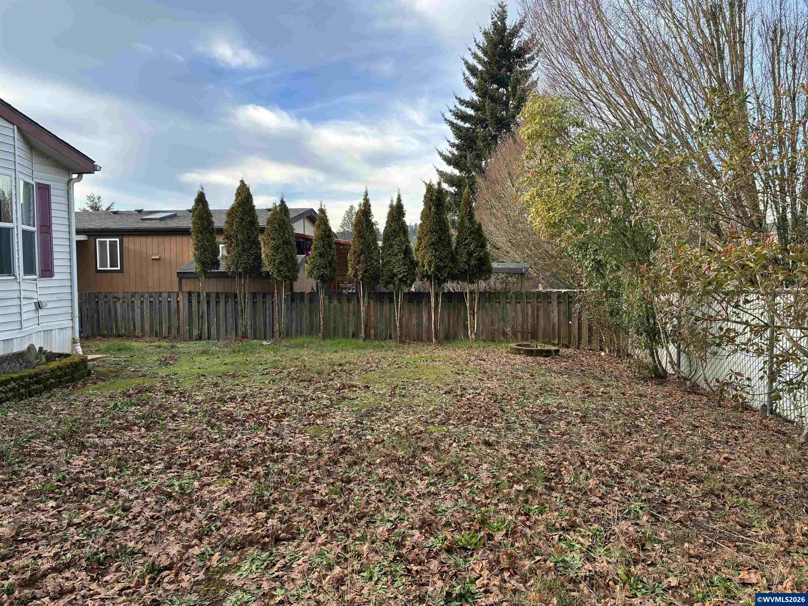 2000 Robins Lane Southeast, Unit 7 Salem, OR 97306 - Photo 34 of 39 a backyard of a house with lots of green space