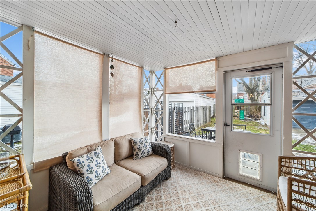 2463 Fenwick Road Cleveland, OH 44118 - Photo 11 of 46