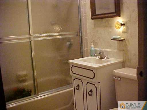 10 Rosewood Road Edison, NJ 08817 - Photo 6 of 8