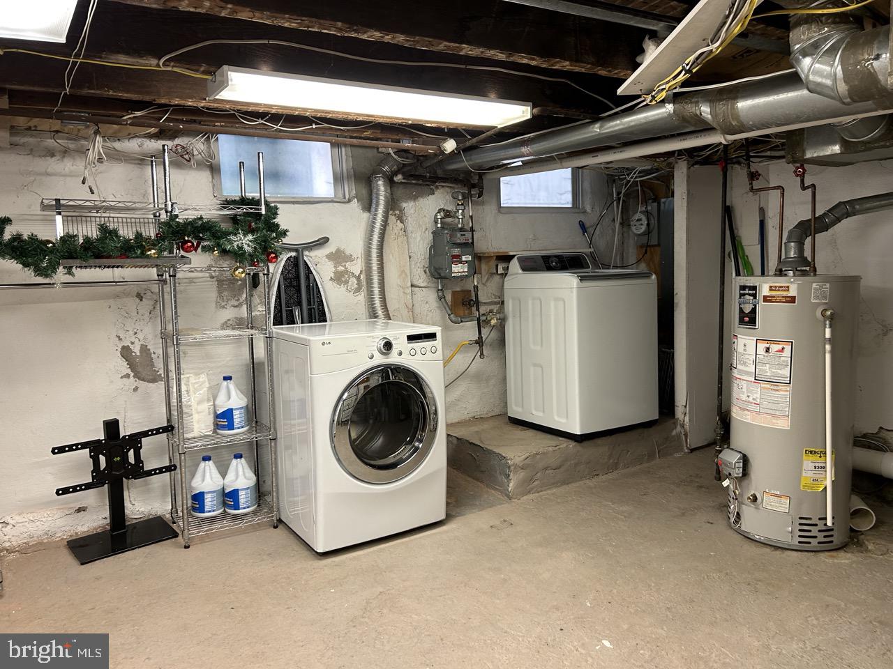 1640 Waverly Street Philadelphia, PA 19146 - Photo 16 of 16 a utility room with dryer and washer